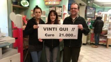 Tre premi in un'ora al "Gratta e vinci": totale 21mila euro