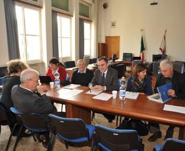 Il tavolo della riunione di ieri in Comune a Campo 