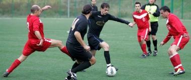 Qui sopra unazione di una partita del campionato Uisp, sotto Massimo Lucherini tecnico della Scalese 