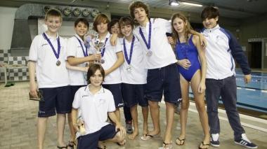 Alcuni ragazzi della squadra Esordienti A del Team Nuoto Toscana