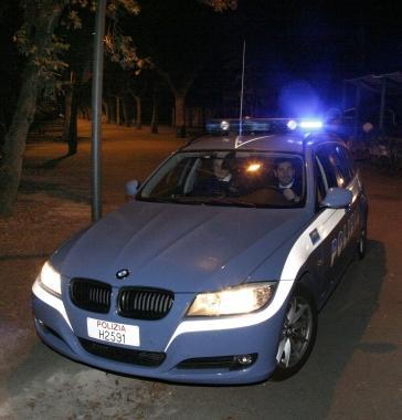 Una volante della polizia 