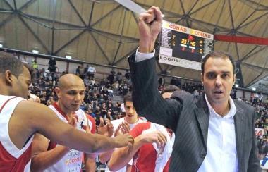 Paolo Moretti cerca di caricare i suoi 
