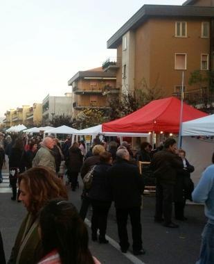 Tanta gente in strada  