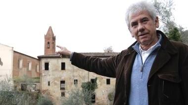 Il sindaco Bruno Possenti mostra l’ex convento di Nicosia