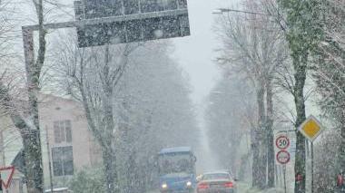 Una veduta di Ponsacco sotto una fitta nevicata