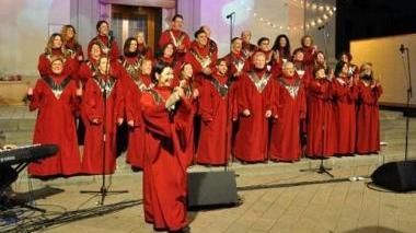Oggi torna il Joyful gospel ensemble, nella foto l’esibizione dello scorso anno