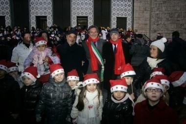 Il sindaco Bellandi a una passata edizione del concerto di Natale davanti alla basilica 
