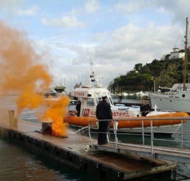 <b>ARGENTARIO.</b> Un momento dellintervento della Guardia Costiera 