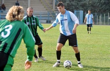 Il bomber venturinese Maglione sulla palla 