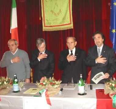 I massoni nel momento degli inni di Mameli e dEuropa 