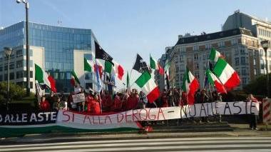 Immagini di manifestazioni anti aste dei balneari apuo versiliesi
