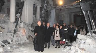 Il vescovo al presepe “Ground Zero” nella chiesa del Crocifisso
