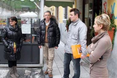 Alcuni dei commercianti che protestano 