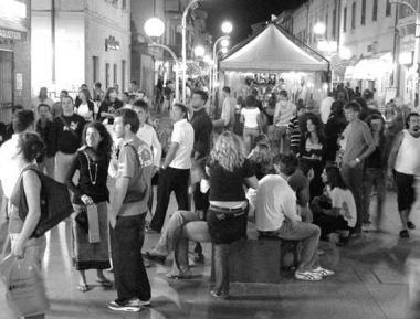 Corso Vittorio Emanuele a San Vincenzo, affolatissimo destate 