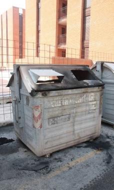 Notte di fuoco: 5 ore in balìa dei piromani