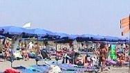 ULTIMA SPIAGGIA. Il titolare Adalberto Sabatini e lo storico stabilimento