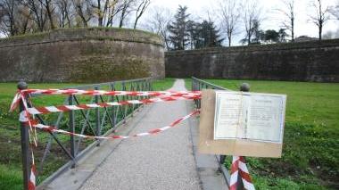 Chiuso il passaggio delle Mura all'altezza di via dei Bacchettoni