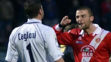<b>GRINTA.</b> Emanuele Padella discute animatamente con il portiere del Modena