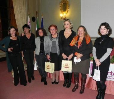 Il gruppo delle vincitrici del concorso organizzato dalla associazione Artemisia di Casciana Terme        