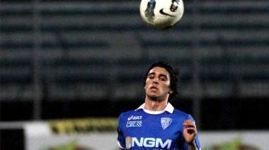 A sinistra il fantasista uruguaiano Gaston Brugman e a destra l’attaccante georgiano Levan Mchedlidze Il tecnico azzurro Guido Carboni (qui sopra) potrebbe prendere in considerazione entrambi per sostituire il bomber Ciccio Tavano Non è esclusa, infatti, l’ipotesi del cambio di modulo