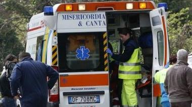 Il reparto di rianimazione di Cisanello e un’ambulanza sul luogo di un incidente stradale