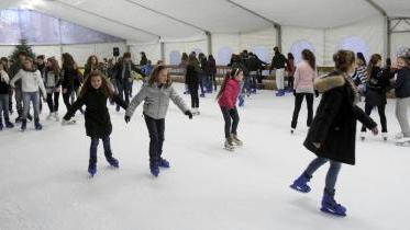 La pista di pattinaggio in piazza Battisti
