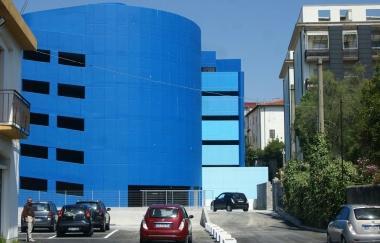 L’esterno del parcheggio Odeon e l’ingresso nell’area della Misericordia