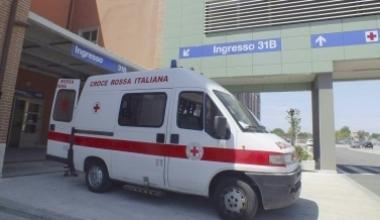 Cade dalla bici e sbatte la testa è ricoverata in gravi condizioni
