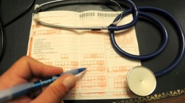 Infermiere prescrive farmaci, resterà 6 mesi senza stipendio