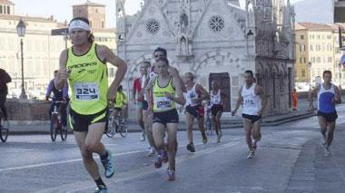 Pisa Marathon 2011, domenica tutti di corsa