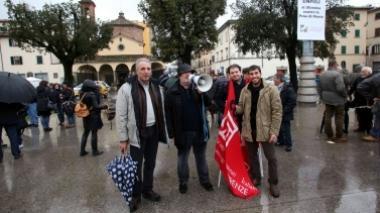 Centinaia di lavoratori in piazza contro la manovra
