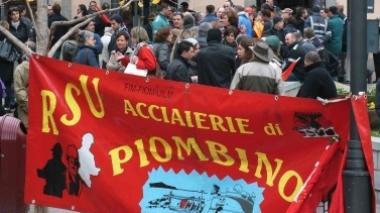 Ottocento persone in piazza a chiedere un futuro per la Lucchini