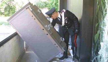 I carabinieri ritrovano una cassaforte rubata a Montemurlo
