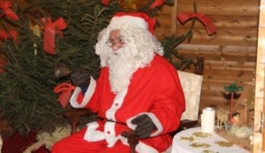 Babbo Natale porta i doni a casa dei bimbi: come contattarlo