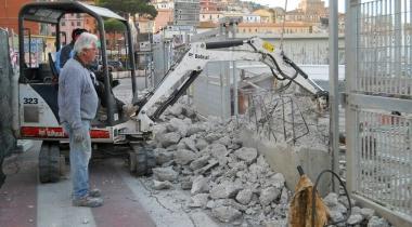 Restyling in corso all'ingresso del paese