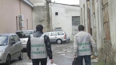 «Stai zitta, altrimenti parlo con tuo marito»