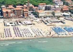 <b>MARINA.</b> Stabilimenti balneari sul lungomare 