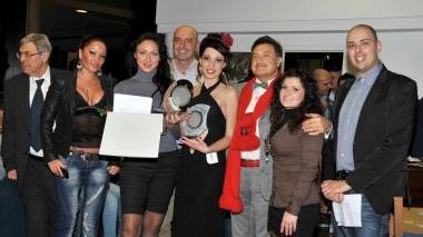 Al centro Anna Marchesini rappresentante del centro estetico Evaluna di Borgo a Buggiano ha vinto la prima edizione di “Miss... Pettino 2011”