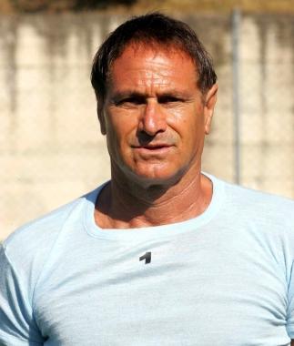 A sinistra Brunero Bianconi quando guidava la Pistoiese A destra Mauro Marchi I due tecnici hanno dimostrato la loro amicizia anche domenica scorsa 