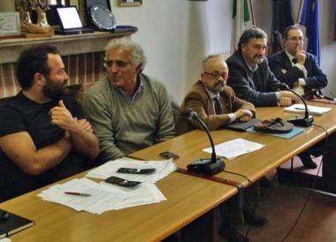<b>SINDACO.</b> Luigi Bellumori nellincontro a Livorno sulla direttiva Bolkenstein 