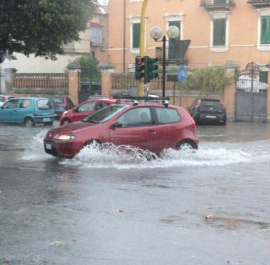 Le strade del centro allagate 
