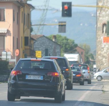Viale Europa tra Lammari e Marlia centro di snodo del traffico   