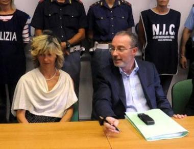<b>LA TRAGEDIA DEL 31 OTTOBRE 2010.</b> Sopra la foto di Nara Ricci, morta a Lavacchio A sinistra: Rossella Soffio e Federico Manotti A destra: una foto della casa distrutta  