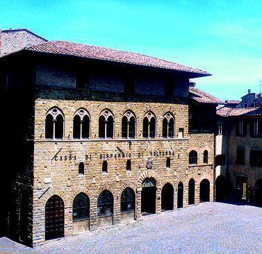 Una veduta della direzione generale della Cassa di risparmio di Volterra 