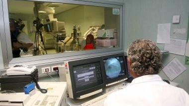 <b>Tecnologia</b> decisiva per salvare la vita ad un infartuato A fianco una sala di emodinamica A sinistra il dottor Genovesi