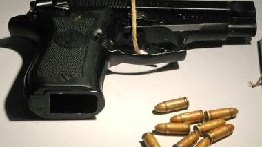 Una pistola ritrovata nello stivale