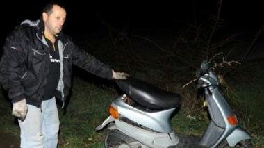 A sinistra lo scooter guidato dal giovane cecinese