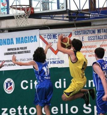 Matteo Barsacchi, giocatore dellunder 17 al tiro  