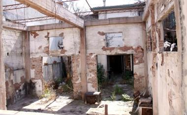 <b>DISTRUTTO.</b> Il vecchio capannone andato completamente distrutto  