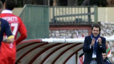 <b>IN DUBBIO</b> Il portiere Antonio Narciso e a sinistra mister Fabio Viviani